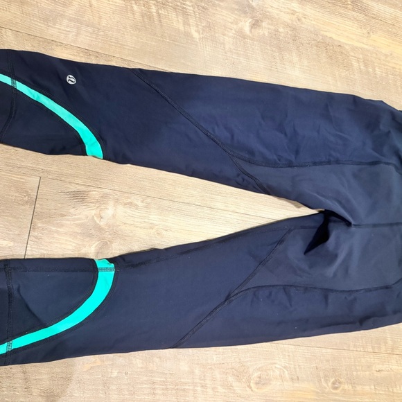 lululemon athletica navy and Mint cropped Leggings - Picture 2 of 4